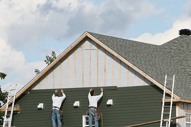 Professional Siding Replacement technician working in Fredericksburg, OH